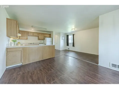 106/108 S 72nd Street Springfield OR 97478