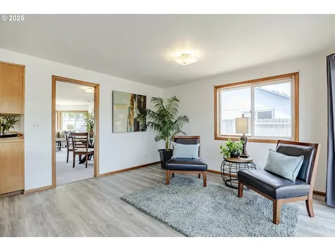 7324 B Street Springfield OR 97478