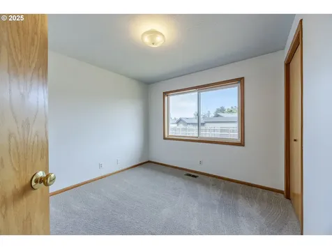 7324 B Street Springfield OR 97478
