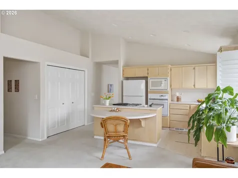 1747 NE Gertz Road Portland OR 97211