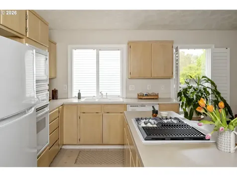 1747 NE Gertz Road Portland OR 97211