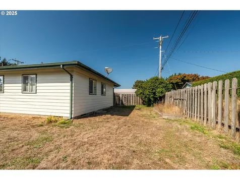 1711 Johnson Street North Bend OR 97459
