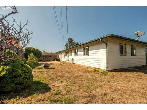 1711 Johnson Street North Bend OR 97459