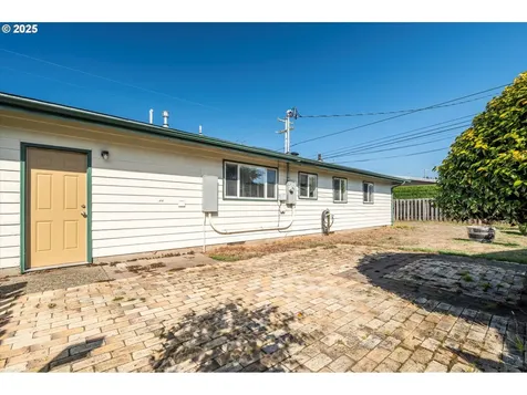 1711 Johnson Street North Bend OR 97459