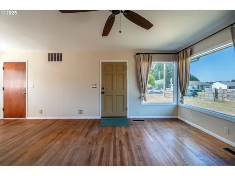 1711 Johnson Street North Bend OR 97459