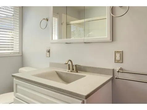 1711 Johnson Street North Bend OR 97459