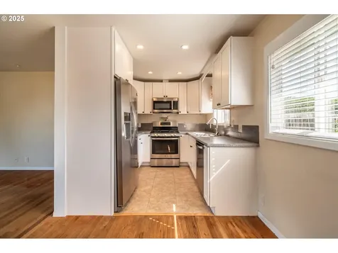 1711 Johnson Street North Bend OR 97459