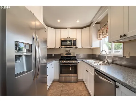 1711 Johnson Street North Bend OR 97459
