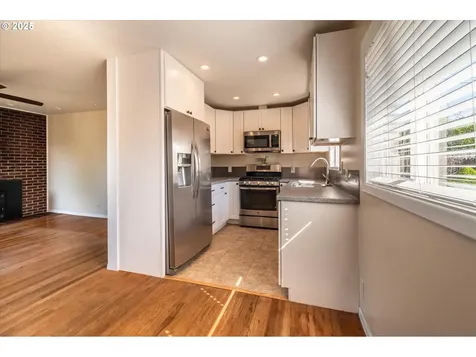 1711 Johnson Street North Bend OR 97459