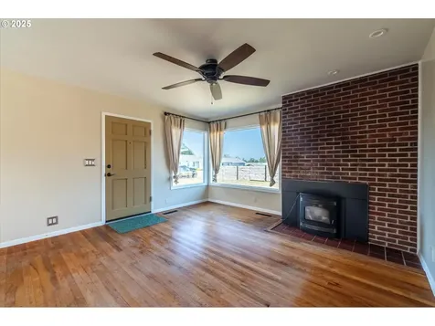 1711 Johnson Street North Bend OR 97459