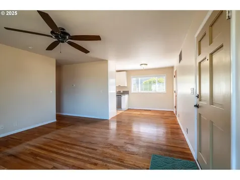 1711 Johnson Street North Bend OR 97459