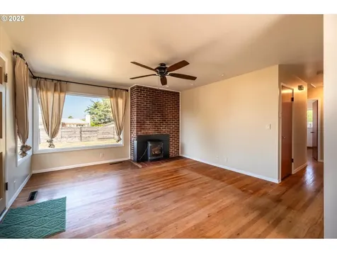 1711 Johnson Street North Bend OR 97459
