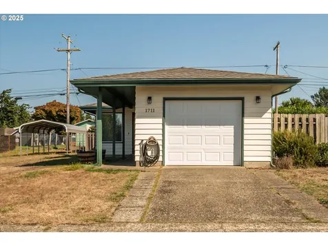 1711 Johnson Street North Bend OR 97459
