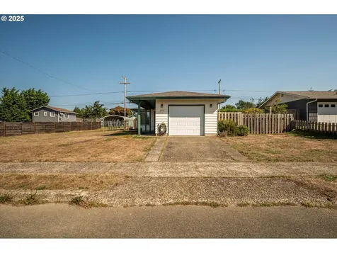 1711 Johnson Street North Bend OR 97459