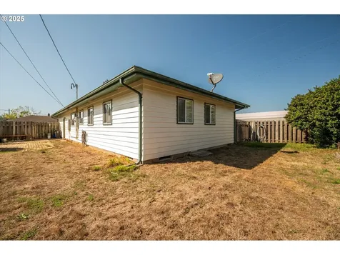 1711 Johnson Street North Bend OR 97459