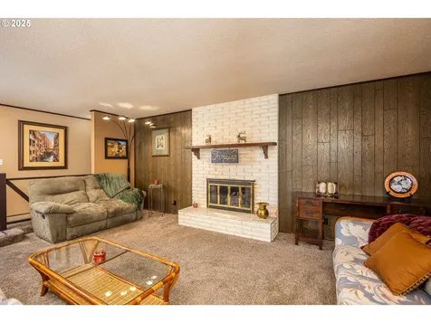 2121 Firth Avenue Springfield OR 97477