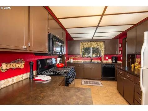 2121 Firth Avenue Springfield OR 97477