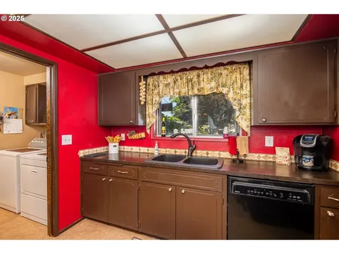 2121 Firth Avenue Springfield OR 97477