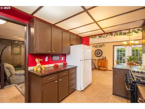 2121 Firth Avenue Springfield OR 97477