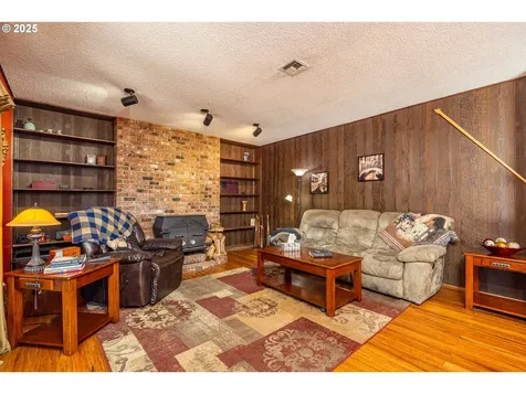 2121 Firth Avenue Springfield OR 97477