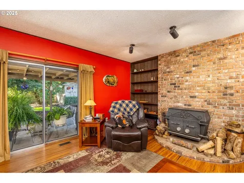 2121 Firth Avenue Springfield OR 97477