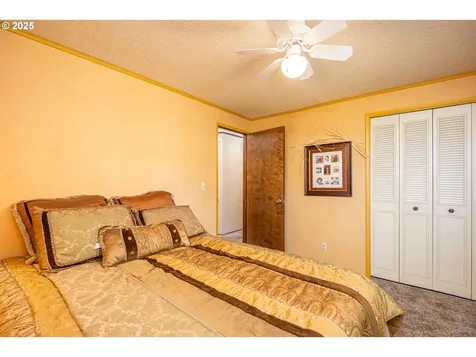 2121 Firth Avenue Springfield OR 97477