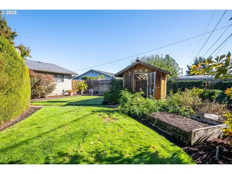 2121 Firth Avenue Springfield OR 97477