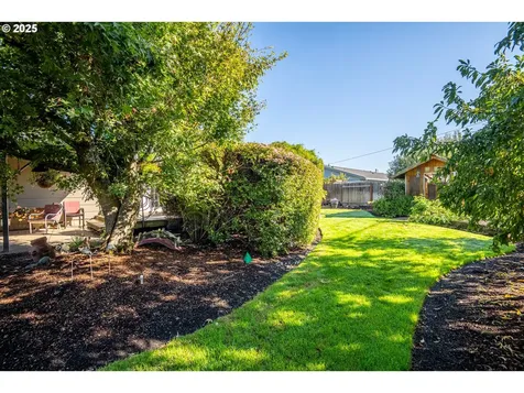 2121 Firth Avenue Springfield OR 97477