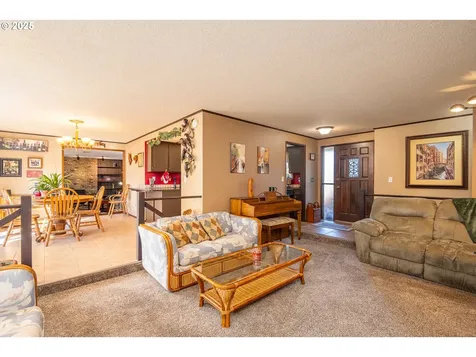 2121 Firth Avenue Springfield OR 97477