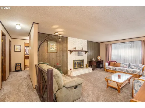 2121 Firth Avenue Springfield OR 97477