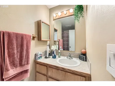 15619 NE Hickory Street Vancouver WA 98682
