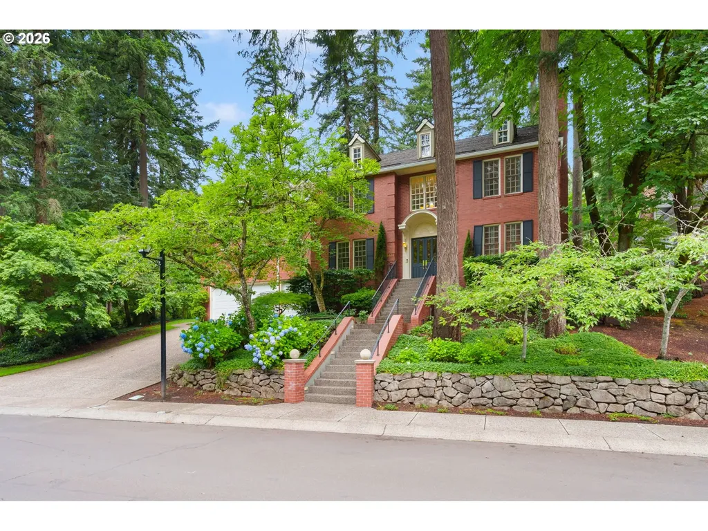 15451 Village Drive Lake Oswego OR 97034