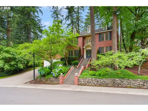 15451 Village Drive Lake Oswego OR 97034