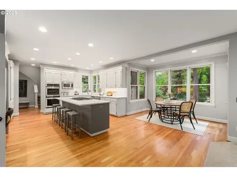15451 Village Drive Lake Oswego OR 97034