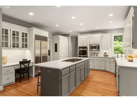 15451 Village Drive Lake Oswego OR 97034