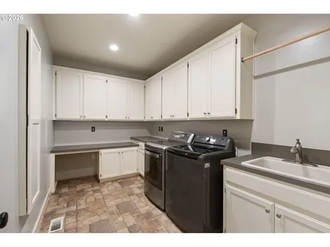 15451 Village Drive Lake Oswego OR 97034