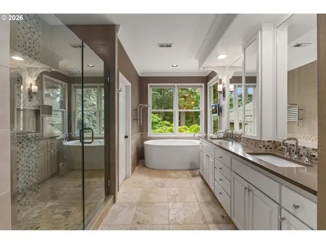 15451 Village Drive Lake Oswego OR 97034