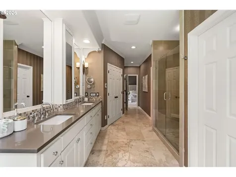 15451 Village Drive Lake Oswego OR 97034