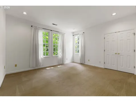 15451 Village Drive Lake Oswego OR 97034