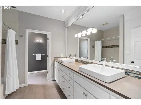 15451 Village Drive Lake Oswego OR 97034
