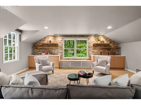 15451 Village Drive Lake Oswego OR 97034