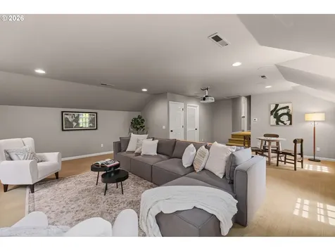 15451 Village Drive Lake Oswego OR 97034