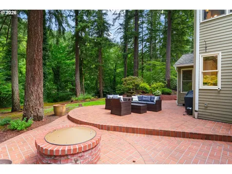 15451 Village Drive Lake Oswego OR 97034