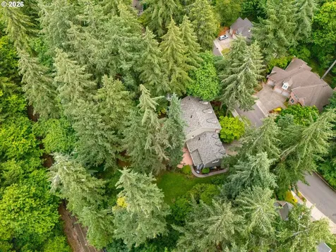 15451 Village Drive Lake Oswego OR 97034