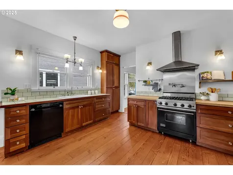 4823 NE 21st Avenue Portland OR 97211
