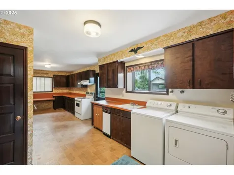 28040 SE Stark Street Troutdale OR 97060