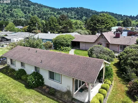 14674 Wollam Road Brookings OR 97415