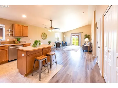 5914 Avalon Street Eugene OR 97402