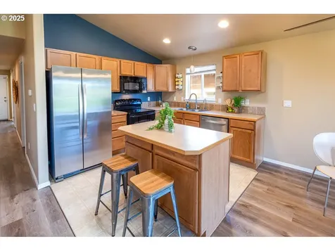 5914 Avalon Street Eugene OR 97402