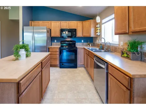 5914 Avalon Street Eugene OR 97402